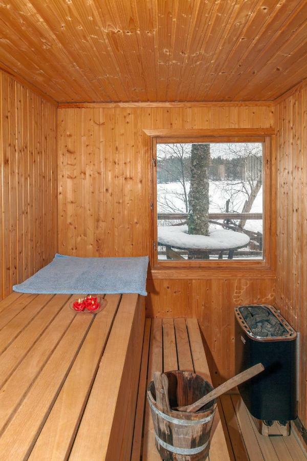 Comfortable Cottage At Scenic Lake Landvetter Exterior foto